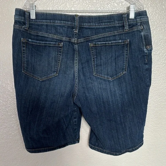 Liz Lange Maternity Bermuda shorts Size L - Picture 2 of 3